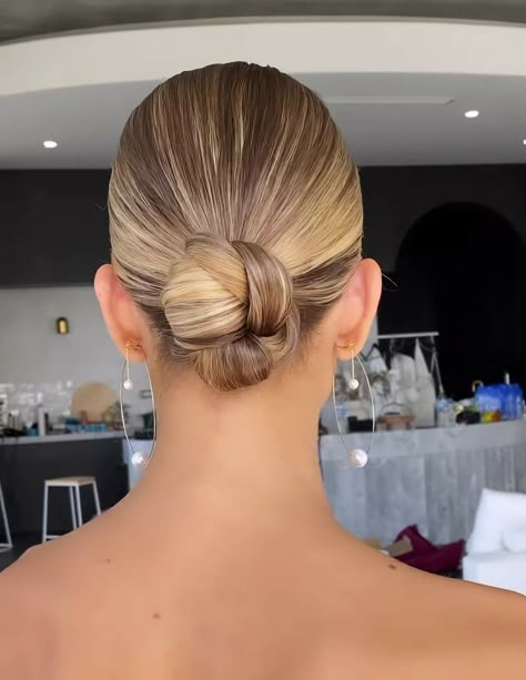 Law Bun Hairstyle, Slicked Bun Wedding Hair, Slick Wedding Bun, Slick Bun Wedding, Dance Convention Hairstyles, Sleek Dutt, Hero Hairstyles, Bangs For Straight Hair, Dancer Hairstyles