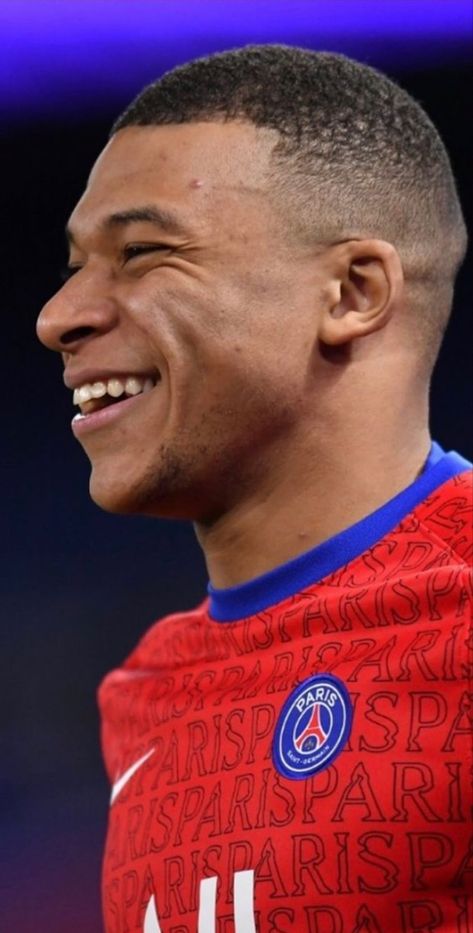 Mbappe Photo, Fifa Mobile, Kylian Mbappe, Soccer Guys, Neymar Jr, Soccer Players, Neymar, Pink Hair, Fifa