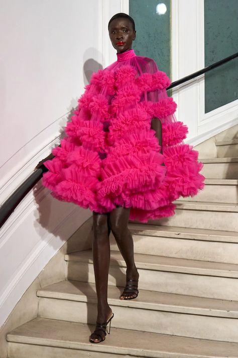 Fashion Week 2022, Tulle Cape, Short Maxi Dress, Cape Dress, Christian Siriano, Fashion Show Collection, Prom Party Dresses, Tulle Dress, New York Fashion Week