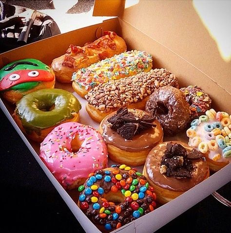 California Donuts, Donuts Gourmet, Eat Beautiful, Donut Dessert, Tumblr Food, Furnace Filters, Sugary Food, Delicious Donuts, Maple Bacon