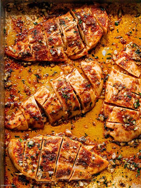 Saucy Baked Chicken, Juicy Chicken Breast Recipes, Beach Cooking, Chicken Breast Oven Recipes, Juicy Baked Chicken, Man Recipes, Healthy Entrees, Chicken Baked, Oven Baked Chicken Breasts