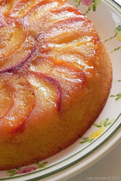 Cornmeal Cake, Italian Travel, Corn Cakes, Peach Cake, Asiago, Food And Travel, Upside Down Cake, Perfect Desserts, Fruit Desserts