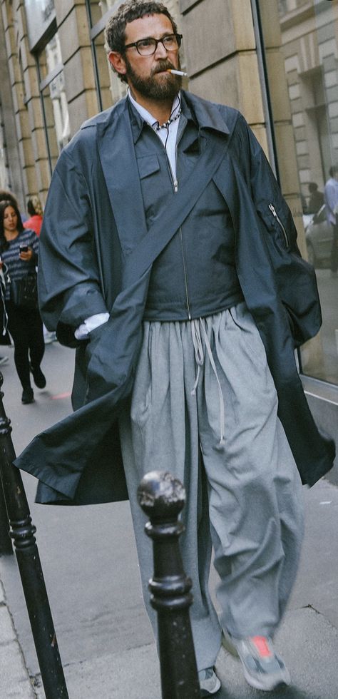 Stefano Pilati, street style during Paris menswear spring 2019 fashion week Studio Nicholson Menswear, Stefano Pilati Style, Casual Outfits Mens Street Styles, Man Spring Outfit, Men’s Spring Fashion, Paris Mens Street Style, Paris Fashion Men, Paris Street Fashion, Men Spring Outfits