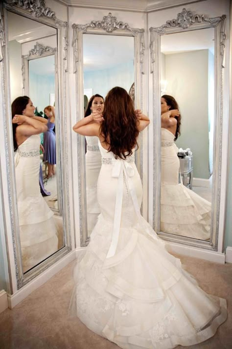 I would want to have access to a three way mirror when getting ready for my wedding so I can check how I look from different angles. Bridal Shop Interior, Bridal Shop Decor, Bridal Shop Ideas, Bridal Dressing Room, Bridal Boutique Interior, Gown Photography, Brides Room, Wedding Dress Store, Wedding Dress Boutiques