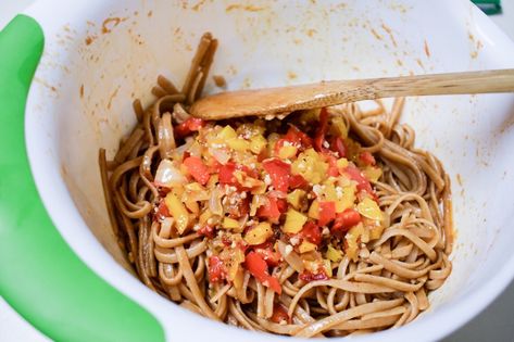 Low Sodium Chicken Lo Mein & Veggies | Everyday Meal Prep Recipes | Protein Work Lunch, Low Sodium Meal Prep, Low Salt Dinners, Recipes Low Sodium, Keto Chinese Food, High Blood Pressure Diet Meals, Protein Smoothie Recipes Healthy, Low Sodium Recipes Heart, Healthy Protein Smoothies