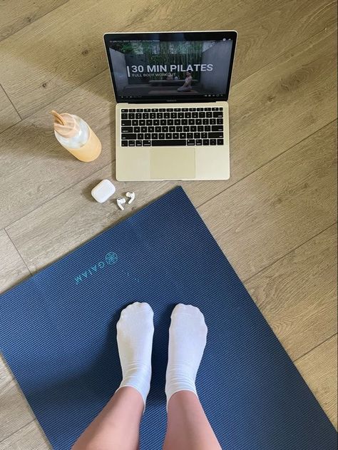 Pilates Aesthetic Inspiration, At Home Workout Aesthetic, Work Out Aesthetics, Home Workout Aesthetic, Active Aesthetic, Pilates Motivation, Full Body Pilates Workout, Health Photography, Fitness Vision Board