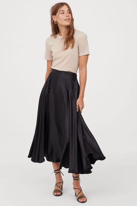 H&M Circle Skirt Ankle Length Skirt Outfit, Cheap Fall Outfits, Modest Clothing, Silk Tank, Skirt Outfit, Basic Outfits, Circle Skirt, Dress Ideas, Black Skirt