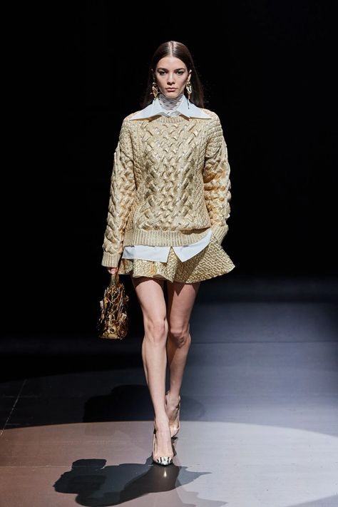 Valentino Fall 2021 Ready-to-Wear Collection | Vogue Knitwear Runway, Runway Knitwear, Valentino Runway, Knitwear Collection, Fall Runway, Ready To Wear Fashion, Runway Trends, Crop Top Outfits, 가을 패션