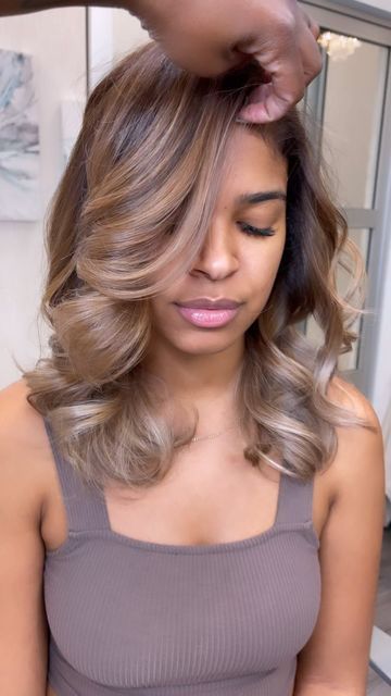 Natural Honey Balayage, Feathered Silk Press, Bayalage Black Women, Honey Blonde Highlights On Black Women Natural Hair, Curly Hair Color Ideas For Black Women, Balayage Hair On Black Women, Blonde Hair Color Ideas Black Women, Highlights Brown Hair Black Women, Balayage For Black Women