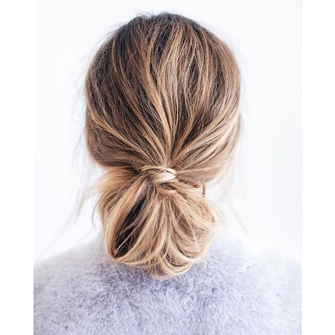 pinterest // princesslucy24 Peinados Recogidos, Fishtail Braid, Messy Bun Hairstyles, Low Bun, Good Hair Day, Hair Envy, Hair Dos, Messy Hairstyles, Messy Bun