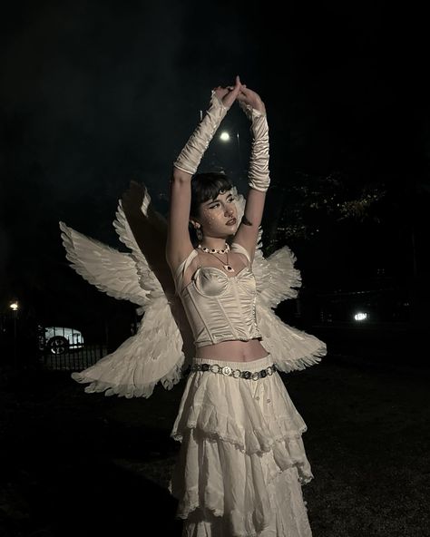 Biblically accurate angel costume for hallowwen!!! I made the eye necklaces and glued 3 pairs of wings together. 🤍🕯️⛪️🌟👼🏻👁️ Angel Accurate, Angel Fashion Aesthetic, Biblical Angel Costume, Accurate Angel Costume, Biblically Accurate Angel Aesthetic, Biblically Accurate Angel Makeup, Seraphim Costume, Biblically Accurate Angel Costume, Angelic Clothes