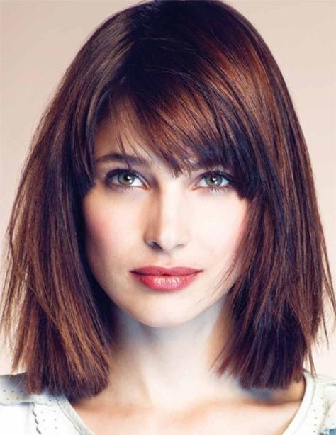 straight medium-length hairstyle for square face.  Layering, shattered edges and auburn highlights distract attention from the heavy chin and leave a very light impression of an effortless feminine look, you can easily adopt for a square face. Bangstyle Hair, Bob Lung, Medium Length Hair Straight, Long Bobs, Square Face Hairstyles, Bangs With Medium Hair, Bob Haircut With Bangs, Lob Haircut, Square Face