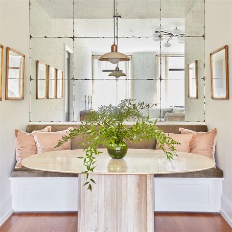 The Expert - This NYC Apartment Is Proof That an Expert Consultation Doesn’t End When the Video Call Does Kitchen Table Area, Nyc Living Room, Dining Room Banquette, Banquette Ideas, Travertine Table, Modern Parisian, Athena Calderone, Built In Banquette, Nyc Living