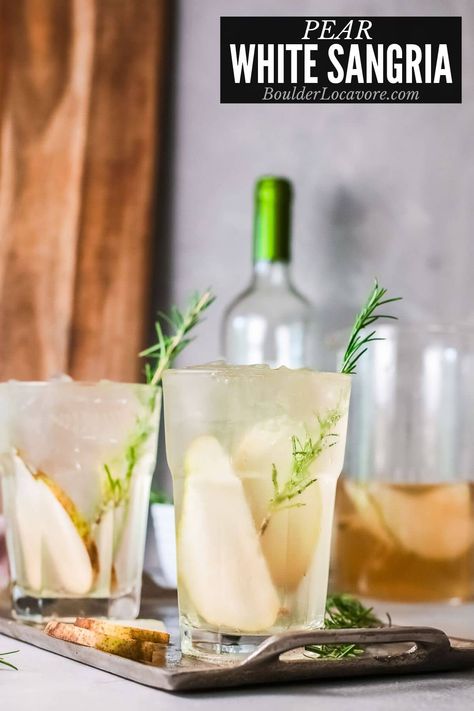 Easy White Wine Sangria, Easy White Sangria, Summer Wine Cocktails, Pear Sangria, White Wine Sangria Recipe, White Sangria Recipe, Wine Cocktail Recipes, Pear Cocktails, White Wine Sangria