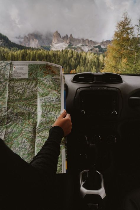 The Ultimate Dolomites Road Trip Guide - Bon Traveler Summer Road Trip Essentials, Road Trip Photography, Road Trip Packing List, Voyage New York, Road Trip Packing, Road Trip Games, Us Road Trip, Road Trip Adventure, Pacific Coast Highway