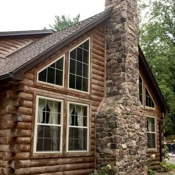 Natural Stone Chimney - Photos & Ideas | Houzz Natural Stone Veneer Exterior, Chimney Outside Of House, Stone Chimney Exterior, Farm Fireplace, Exterior Chimney, Fireplace Hearth Stone, Diy Stone Fireplace, Barndo Ideas, White Farmhouse Exterior