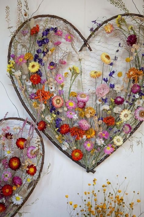 Layla Robinson, Woodland Glade, Dried Flowers Crafts, Flower Panel, Pressed Flower Crafts, Deco Nature, Sun Flowers, Everlasting Flowers, Flower Panels