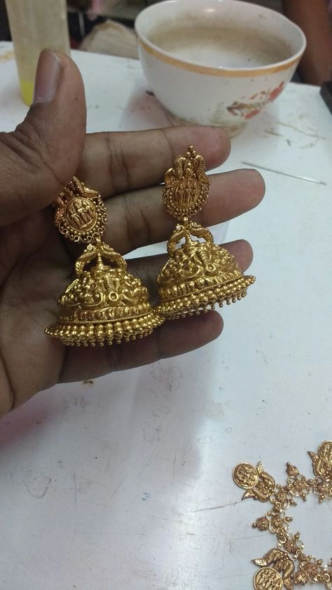 Jhumki Bridal Jhumka, Gold Jewels Design, Gold Bangles For Women, Gold Jewelry Outfits, New Gold Jewellery Designs, Antique Gold Jewelry Indian, Gold Earrings Models, Fancy Jewelry Necklace, Gold Jewellry