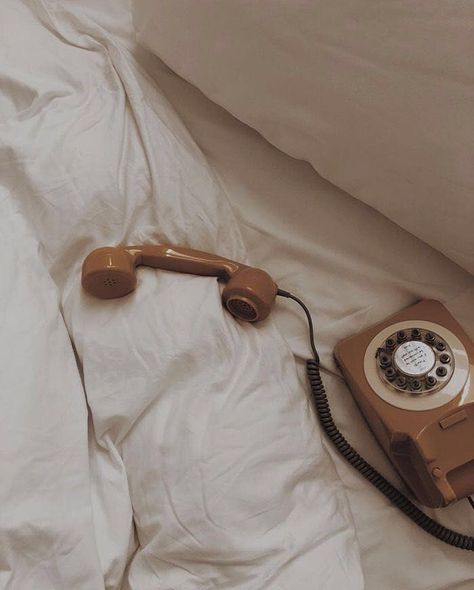 Old School Phone, Audio Guest Book, Cream Aesthetic, Creme Color, Old Phone, Korean Aesthetic, Beige Aesthetic, Jo Malone, Phone Icon