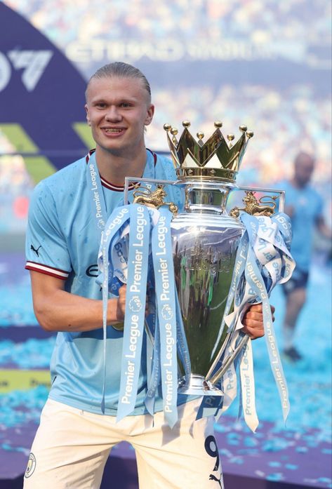 Manchester City Aesthetic, Logo Manchester City, Aesthetic Manchester, Manchester City Wallpapers, Trophy Pictures, Manchester City Players, Premier League Trophy, Man City Team, Manchester City Logo