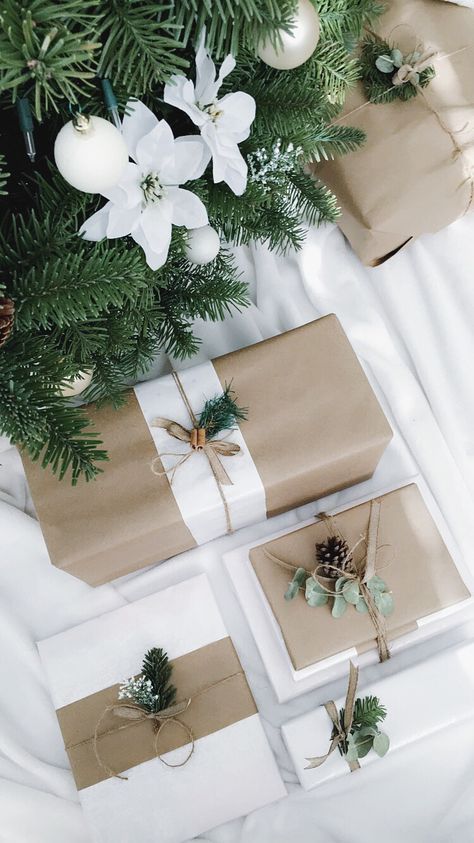 gift Christmas / holiday wrapping ideas. rustic / twine / jute. real cinnamon, pine cone, dried eucalyptus, fir tree branch. twine and burlap ribbon. brown and white wrapping paper DIY all from dollar tree! sitting under Douglas fir Christmas tree Xmas Gift Wrap, Christmas Gift Packaging, Gift Wrapping Inspiration, Gifts Wrapping Diy, Holiday Wrap, Creative Gift Wrapping, Christmas Inspo, Rustic Christmas Tree, Wrapping Ideas