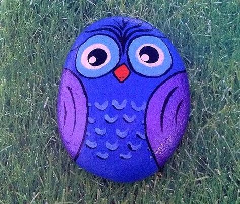 Owl Rocks, Garden Rocks, Art Pierre, Diy Yarn, Painted Rocks Kids, Painted Rocks Craft, Painted Rocks Diy, Rock Painting Ideas Easy, Rock Painting Patterns