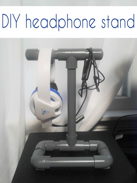 Got a gamer?  Then you need a headphone stand.  This easy DIY headphone holder is made from pvc pipe. Headphone Holder Diy, Diy Headphone Holder, Headset Holder Diy, Headset Stand Diy, Headphone Holder Wood, Diy Headphone Stand, Headset Holder Wood, Headphone Organizer, Diy Headphones