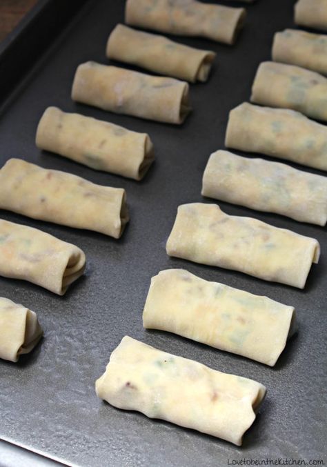 Jalepeno Popper Eggrolls, Baked Bacon Jalapeño Popper Egg Rolls, Appetizer Egg Rolls, Jalepeno Egg Roll, Egg Roll Jalapeno Poppers, Soft Food Appetizers, Jalepeno Poppers Egg Rolls, Mini Jalapeno Popper Egg Rolls, Wong Tong Wrappers Recipes