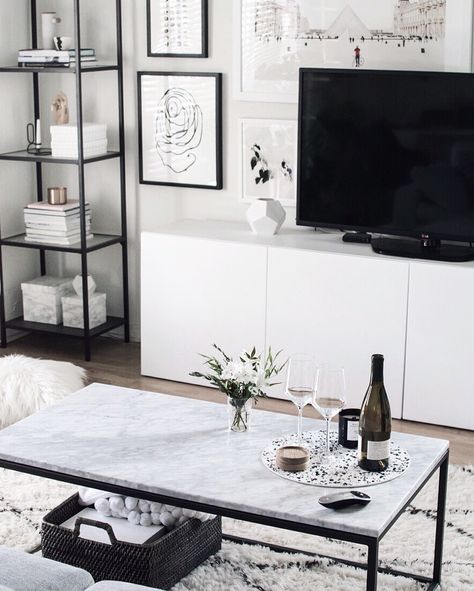 Friday Finds More Kitchen Tiny, Black And White Living Room Decor, Lighting Minimalist, Interior Restaurant, White Living Room Decor, Minimalist Dekor, Black And White Living Room, Diy Light, Flat Screen Tv