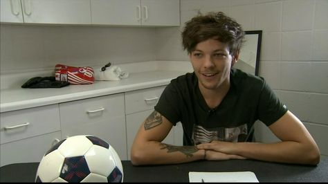 One Direction Louis Tomlinson, Doncaster Rovers, Big Red Bus, One Direction Louis, Ocean Blue Eyes, Freaking Hilarious, Sky Sports, Liam James, James Horan