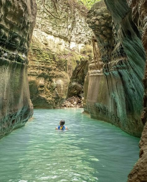 “Here I am among nature in the 27 Waterfalls of Damajagua in the Dominican Republic, which are natural pools that I never thought existed.” There is so much more to Dominican Republic than meets the eye. IG photo by latitudperfecta. Castle Aesthetic, Natural Pool, The Dominican Republic, Vacation Places, White Sand Beach, Nature Aesthetic, Dominican Republic, Travel Pictures, Summer Aesthetic