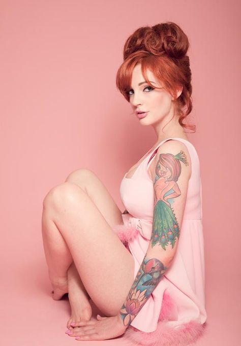 Cool Tattoo| Badass Ink| Fashion Beauty| Repin it| Great tattoo idea! Vanessa Lake, Woman With Red Hair, Pin Up Vintage, Updos For Medium Length Hair, Redhead Beauty, Redhead Girl, Beauty Tattoos, Pin Up Style, Shoulder Length Hair