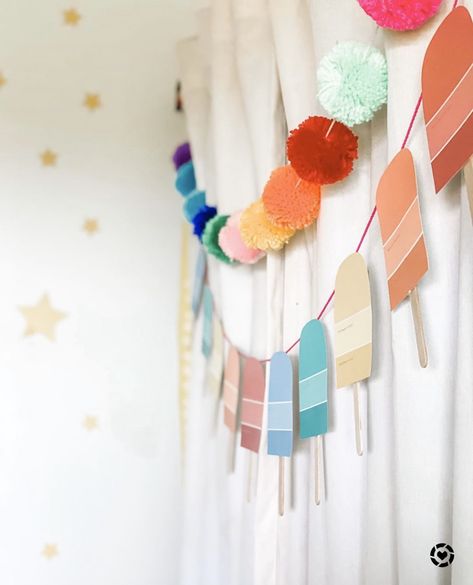 Easy and fun paint chip popsicle garland Popsicle Garland, Cute Garland, Diy Popsicle, Birthday Garland, Pom Garland, Feng Shui Tips, Moms Crafts, Quick Diy, Diy Summer