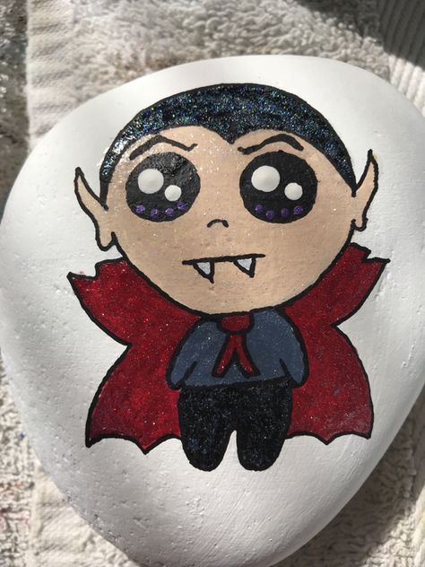 Dracula Rock Painting, Vampire Dracula, Halloween Rocks, Happy Stones, Halloween Vampire, Rock Ideas, Halloween Painting, Halloween Designs, Kindness Rocks