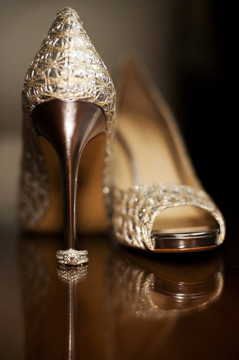 Wedding Accessories Photography Ideas, Wedding Accessories Photography, Wedding Photography Detail Shots, Wedding Shoes Photography, Wedding Ring Photography, Wedding Ring Shots, Wedding Dress Photography, Wedding Photography Checklist, Bride Photos Poses