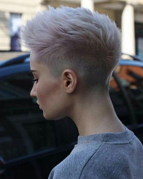 15 Tomboy Short Hairstyles to Look Unique and Dashing | Hairdo Hairstyle Shaved Pixie, Androgynous Hair, Tomboy Hairstyles, Cool Short Hairstyles, Kelly Osbourne, Short Blonde, Short Styles, Bleached Hair, Shaved Hair