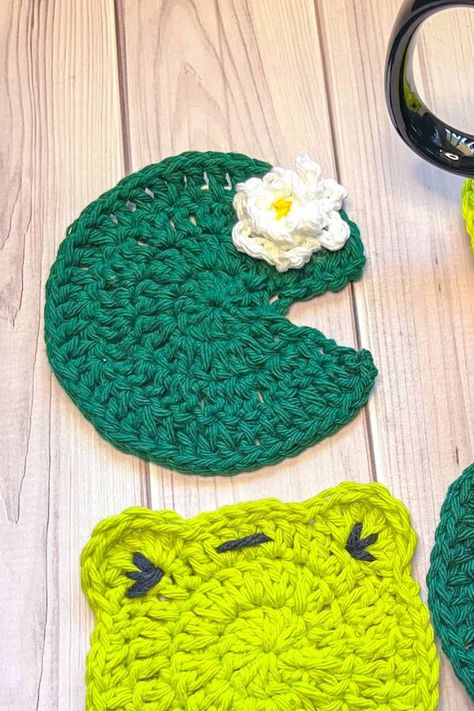 Crochet Lily Pad Coaster Pattern - thecaffeinatedsnail.com Crochet Lily Pad, Crochet Lily, Coaster Pattern, Cactus Pillow, Lily Pattern, Crochet Cactus, Crochet Coaster Pattern, Crochet Plant, Simple Crochet