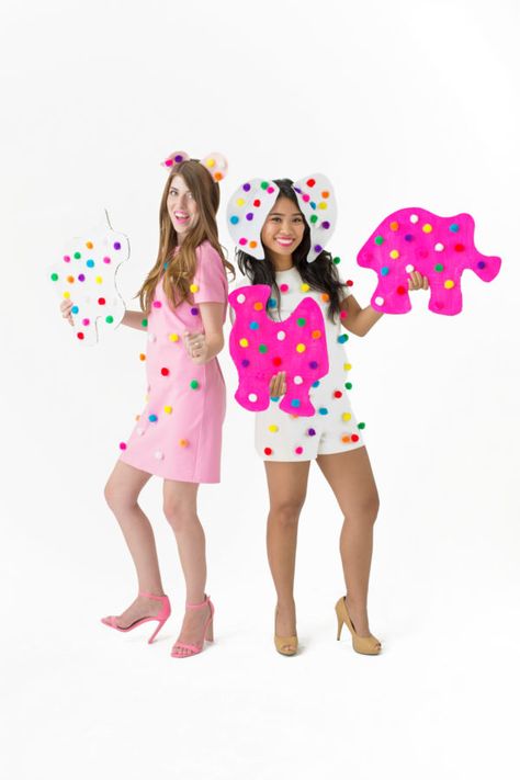 DIY Frosted Animal Cookie Costume - Studio DIY Animal Cookie Costume, Cactus Costume Diy, Last Minute Diy Costumes, Pasteles Halloween, Church Halloween, Cookie Costume, Animal Cookie, Diy Kostüm, Last Minute Costumes