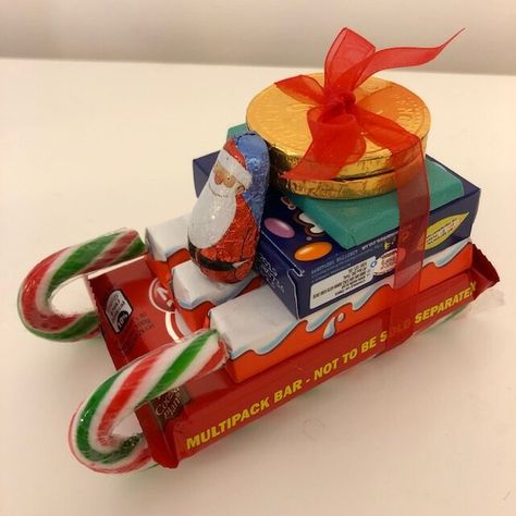 Christmas Sweet Sleigh, Chocolate Santa Sleigh, Santa Candy Sleigh, Candy Sleighs For Christmas, Brrrr Basket, Chocolate Sleigh, Santa Sleigh Candy, Present Ideas For Christmas, Candy Tower