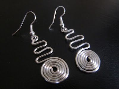 Homemade Jewelry With Wire, Wire Jewelry Earrings, Silver Wire Earrings, Bijoux Fil Aluminium, Wire Jewelry Designs, Diy Wire Jewelry, Dope Jewelry, Handmade Wire Jewelry, Funky Jewelry