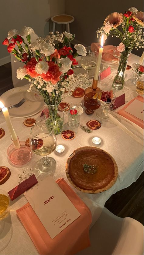 hosted our 3rd friendsgiving together 11.24.23 Dinner Party In Living Room, Birthday Dining Table Decor, Red Dinner Party Decor, Art Deco Dinner Party, Friendsgiving Dinner Party Decor Diy, Table Settings Aesthetic, Birthday Dinner Set Up, Floral Decorations Party, Pink Friendsgiving