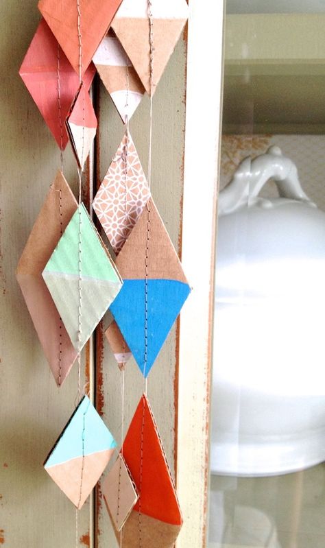 Cardboard garland. Gloucestershire Resource Centre http://www.grcltd.org/scrapstore/ Cardboard Garland, Diy Garland, Diy Cardboard, Cardboard Crafts, Diy Projects To Try, Diy Party, Diy Inspiration, Geometric Patterns, Diy Paper