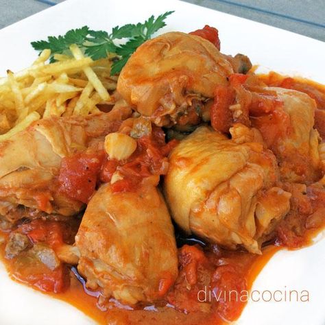 pollo con tomate Braised Chicken Recipes, Chicken Menu, Chicken Recipies, America Food, Hispanic Food, Rabbit Food, Mexican Food Recipes Authentic, Turkey Recipes, Flan