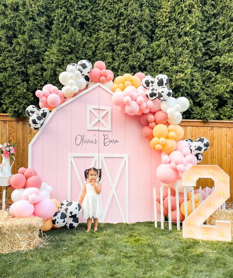 A Barn Birthday Party: Olivia's 2nd Birthday | Just A Tina Bit Animals Party Decorations, Barn Birthday Party, Ranch Animals, Girls Farm Birthday, Barnyard Bash, Rodeo Birthday Parties, Cow Birthday Parties, 2nd Birthday Party For Girl, Barnyard Birthday Party