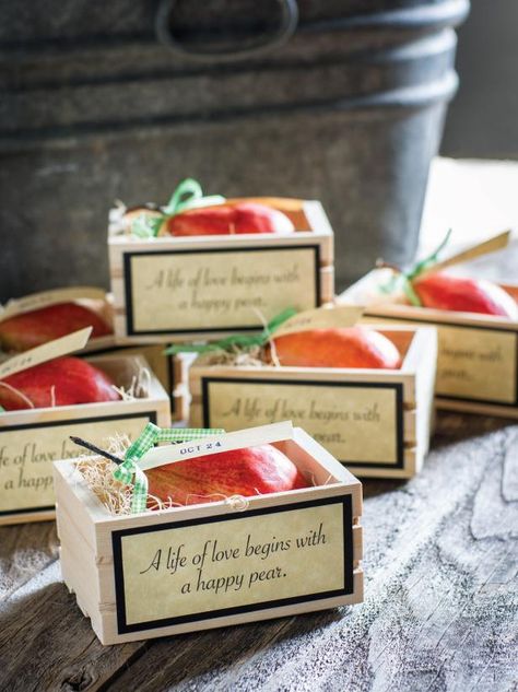 Apple Wedding Favors, Picture Wedding Centerpieces, Apple Orchard Wedding, Boho Wedding Favours, Rustic Bridal Shower Favors, Apple Wedding, Seed Favors, Edible Favors, Burnt Orange Weddings