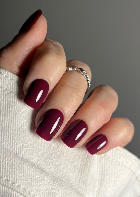 Nail Art Fall Autumn, Small Gel Nails, Nails Bordeaux Gel, Small Square Nails, Bordeaux Nails, Permanent Nails, Small Nail Art, Square Gel Nails, Shellac Nails Fall