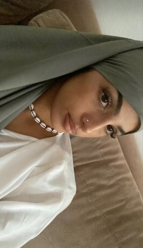 Hijabi Piercing, Nose Piercing Hijab, Girls With Nose Piercing, Makeup Looks Everyday, Hijabi Fits, Nose Piercings, Cute Modest Outfits, Hijabi Aesthetic, Hijabi Outfits