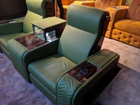 Luxury Home Theater, Home Theatre Design, Ultra Modern Furniture, Dine In Theater, Luxury Couch, Theater Sofa, Home Theater Room Design, Theater Room Design, Theater Recliners