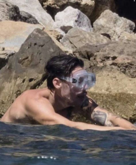 Italian Water, Solo Music, Olivia Wilde, Back Muscles, Harry Edward Styles, Edward Styles, Relax Time, Film Director, Her. Book