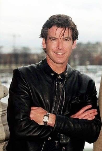 Pierce Brosnan James Bond, Tomorrow Never Dies, Lynn Whitfield, Best Suits For Men, James Bond Style, Angelina Jolie Photos, Celebrities Then And Now, Pierce Brosnan, Film History